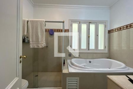 Casa à venda com 500m², 4 quartos e 4 vagasBanheiro 1 da Suíte 4