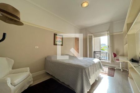 Casa à venda com 500m², 4 quartos e 4 vagasSuíte 2