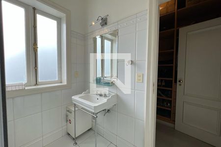 Casa à venda com 500m², 4 quartos e 4 vagasBanheiro da Suíte 1