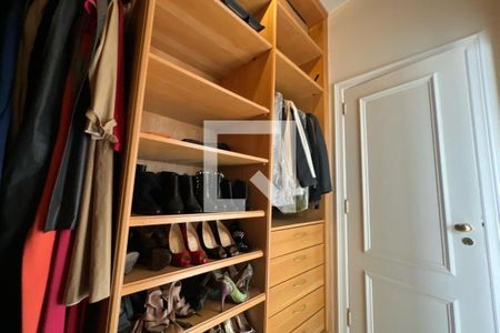 Casa à venda com 500m², 4 quartos e 4 vagasCloset da Suíte 1