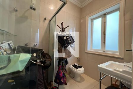 Casa à venda com 500m², 4 quartos e 4 vagasBanheiro 2 da Suíte 4