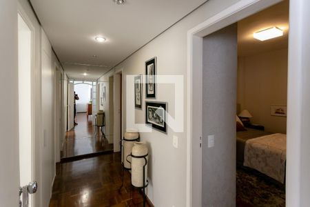 Corredor de apartamento para alugar com 3 quartos, 130m² em Funcionários, Belo Horizonte