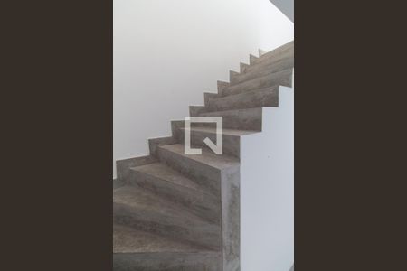 Casa de condomínio para alugar com 37m², 1 quarto e sem vagaEscada