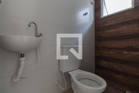 Banheiro de casa de condomínio para alugar com 1 quarto, 37m² em Vila Antonieta, São Paulo