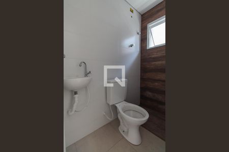 Banheiro de casa de condomínio para alugar com 1 quarto, 37m² em Vila Antonieta, São Paulo