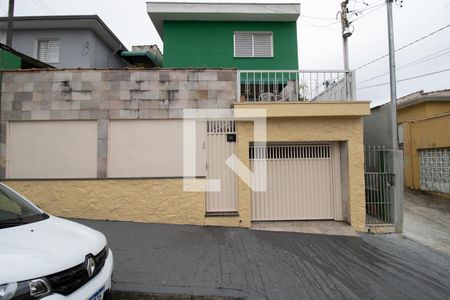 Casa à venda com 121m², 3 quartos e 2 vagas Casa à venda com 121m², 3 quartos e 2 vagasFachada