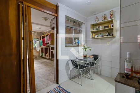 Casa à venda com 121m², 3 quartos e 2 vagas Casa à venda com 121m², 3 quartos e 2 vagasQuarto de Serviço