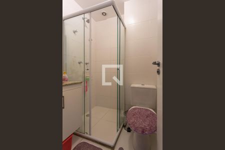 Banheiro  de apartamento à venda com 2 quartos, 55m² em Quitaúna, Osasco