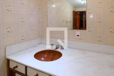 Apartamento para alugar com 280m², 4 quartos e 2 vagas Apartamento para alugar com 280m², 4 quartos e 2 vagasBanheiro da Suíte 1