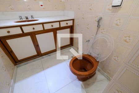 Apartamento para alugar com 280m², 4 quartos e 2 vagas Apartamento para alugar com 280m², 4 quartos e 2 vagasBanheiro da Suíte 1