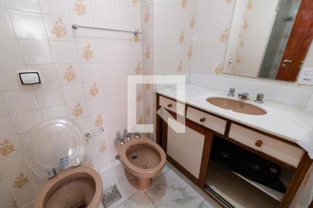 Apartamento para alugar com 280m², 4 quartos e 2 vagas Apartamento para alugar com 280m², 4 quartos e 2 vagasBanheiro da Suíte 2