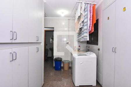 Apartamento à venda com 189m², 4 quartos e 3 vagas Apartamento à venda com 189m², 4 quartos e 3 vagasÁrea de Serviço