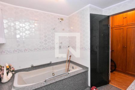 Apartamento à venda com 189m², 4 quartos e 3 vagas Apartamento à venda com 189m², 4 quartos e 3 vagasBanheiro da Suíte