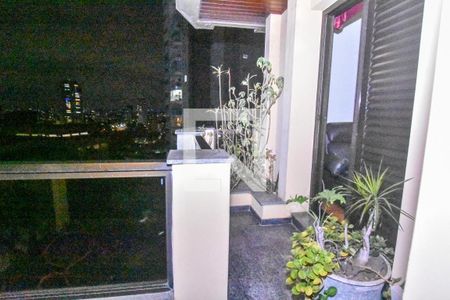 Apartamento à venda com 189m², 4 quartos e 3 vagas Apartamento à venda com 189m², 4 quartos e 3 vagasVaranda do Quarto