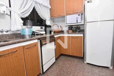 Apartamento à venda com 189m², 4 quartos e 3 vagas Apartamento à venda com 189m², 4 quartos e 3 vagasCozinha