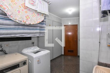 Apartamento à venda com 189m², 4 quartos e 3 vagas Apartamento à venda com 189m², 4 quartos e 3 vagasÁrea de Serviço