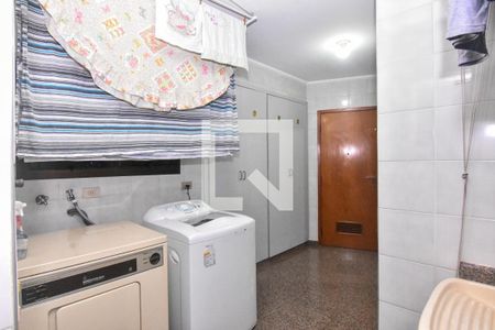 Apartamento à venda com 189m², 4 quartos e 3 vagas Apartamento à venda com 189m², 4 quartos e 3 vagasÁrea de Serviço