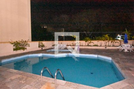 Apartamento à venda com 189m², 4 quartos e 3 vagas Apartamento à venda com 189m², 4 quartos e 3 vagasÁrea comum - Piscina