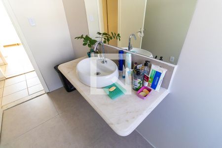 Casa à venda com 220m², 4 quartos e 3 vagasBanheiro social
