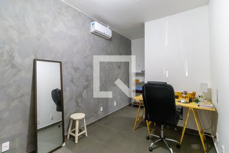 Casa à venda com 220m², 4 quartos e 3 vagasEscritório