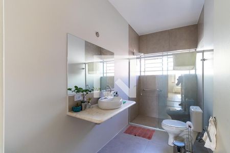 Casa à venda com 220m², 4 quartos e 3 vagasBanheiro social