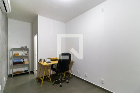 Casa à venda com 220m², 4 quartos e 3 vagasEscritório