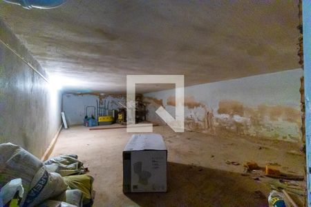 Casa à venda com 220m², 4 quartos e 3 vagasPorão