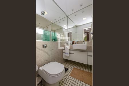 Apartamento à venda com 230m², 4 quartos e 2 vagasBanheiro da Suíte