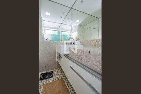 Apartamento à venda com 230m², 4 quartos e 2 vagasBanheiro da Suíte