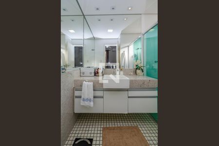 Apartamento à venda com 230m², 4 quartos e 2 vagasBanheiro da Suíte