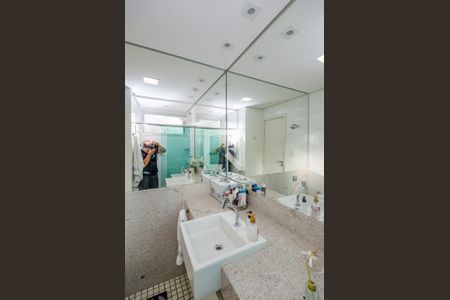 Apartamento à venda com 230m², 4 quartos e 2 vagasBanheiro da Suíte