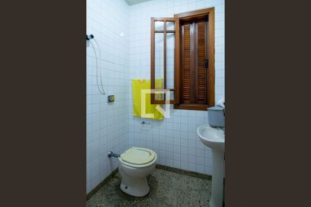 Casa à venda com 479m², 4 quartos e 6 vagasBanheiro de Serviço