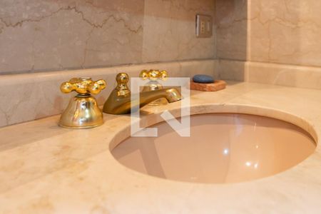 Casa à venda com 479m², 4 quartos e 6 vagasBanheiro 