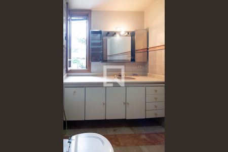 Casa à venda com 479m², 4 quartos e 6 vagasBanheiro 