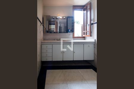 Casa à venda com 479m², 4 quartos e 6 vagasBanheiro 