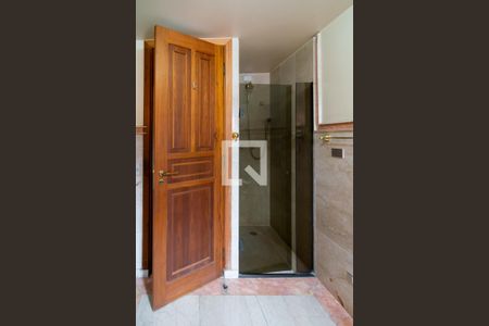 Casa à venda com 479m², 4 quartos e 6 vagasBanheiro 