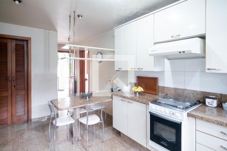 Casa à venda com 479m², 4 quartos e 6 vagasCozinha