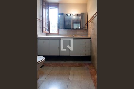 Casa à venda com 479m², 4 quartos e 6 vagasBanheiro 