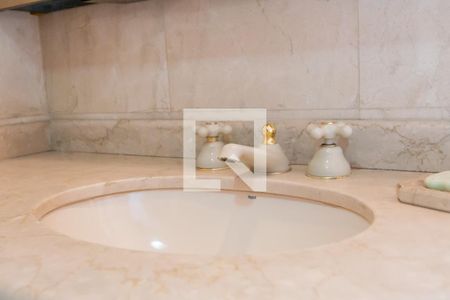 Casa à venda com 479m², 4 quartos e 6 vagasBanheiro 