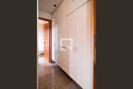 Casa à venda com 479m², 4 quartos e 6 vagasQuarto de Serviço