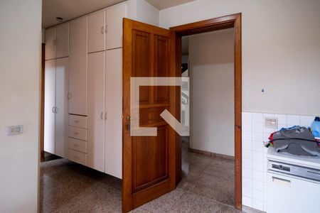 Casa à venda com 479m², 4 quartos e 6 vagasQuarto de Serviço