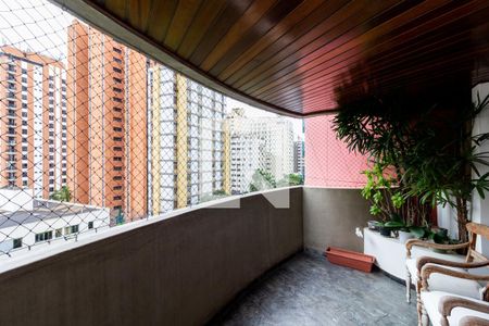 Apartamento à venda com 210m², 3 quartos e 3 vagas Apartamento à venda com 210m², 3 quartos e 3 vagasVaranda