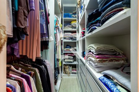 Apartamento à venda com 210m², 3 quartos e 3 vagas Apartamento à venda com 210m², 3 quartos e 3 vagasCloset Suite 2