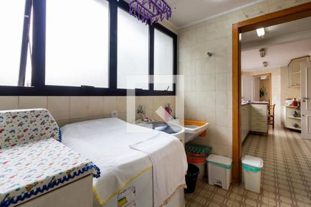 Apartamento à venda com 210m², 3 quartos e 3 vagas Apartamento à venda com 210m², 3 quartos e 3 vagasÁrea de Serviço