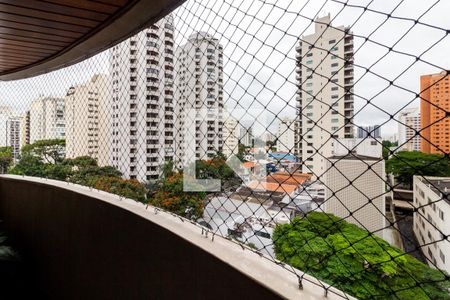 Apartamento à venda com 210m², 3 quartos e 3 vagas Apartamento à venda com 210m², 3 quartos e 3 vagasVaranda