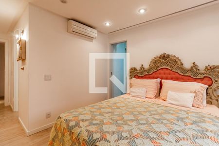 Apartamento à venda com 210m², 3 quartos e 3 vagas Apartamento à venda com 210m², 3 quartos e 3 vagasSuite 2