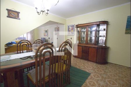 Casa para alugar com 178m², 3 quartos e 6 vagas Casa para alugar com 178m², 3 quartos e 6 vagasSala de jantar