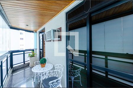 Apartamento à venda com 215m², 3 quartos e 3 vagasVaranda