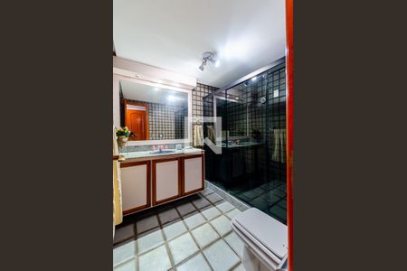 Apartamento à venda com 215m², 3 quartos e 3 vagasBanheiro da Suíte 3