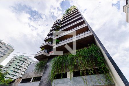 Apartamento à venda com 215m², 3 quartos e 3 vagasFachada